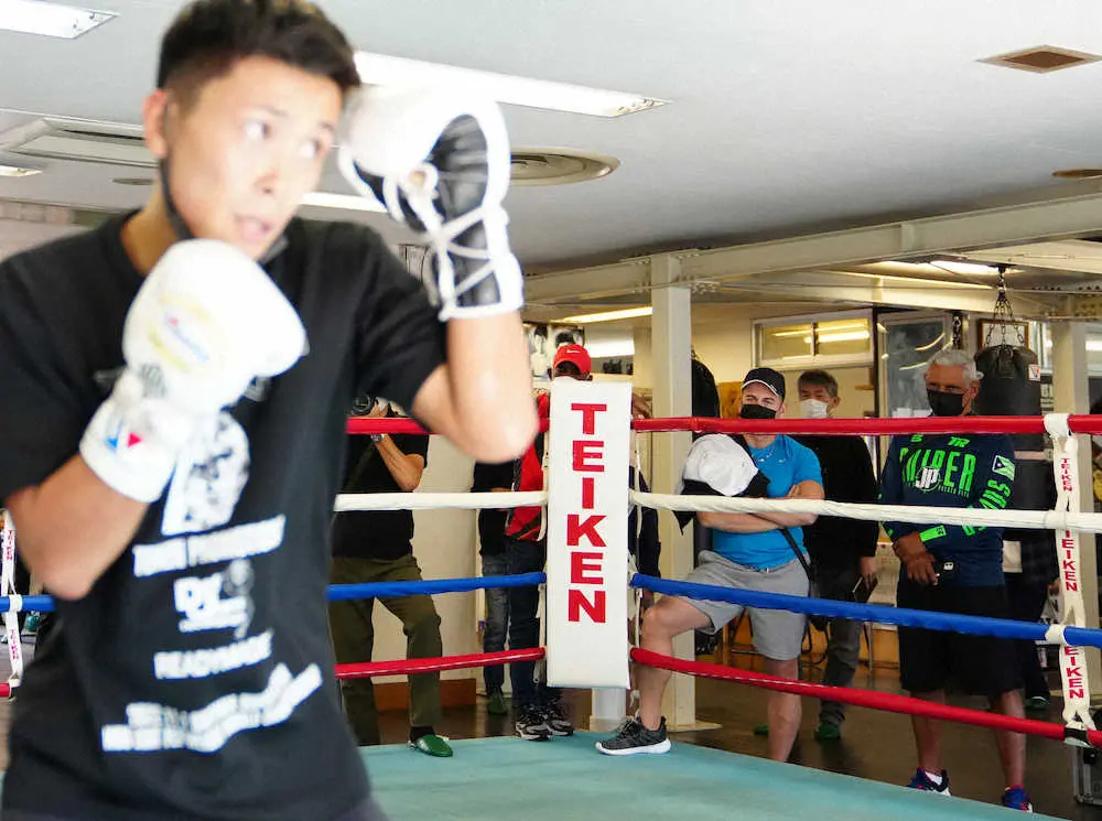 【画像・写真】11・1世界初挑戦の岩田翔吉が公開練習　相手陣営4人視察も堂々「倒して世界王者になる」
