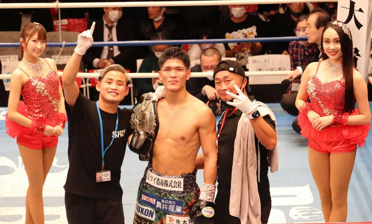 【画像・写真】京口紘人のサポート受けた日本ライト級王者・宇津木秀が3回TKOでV2　ジロリアン陸を3度倒す