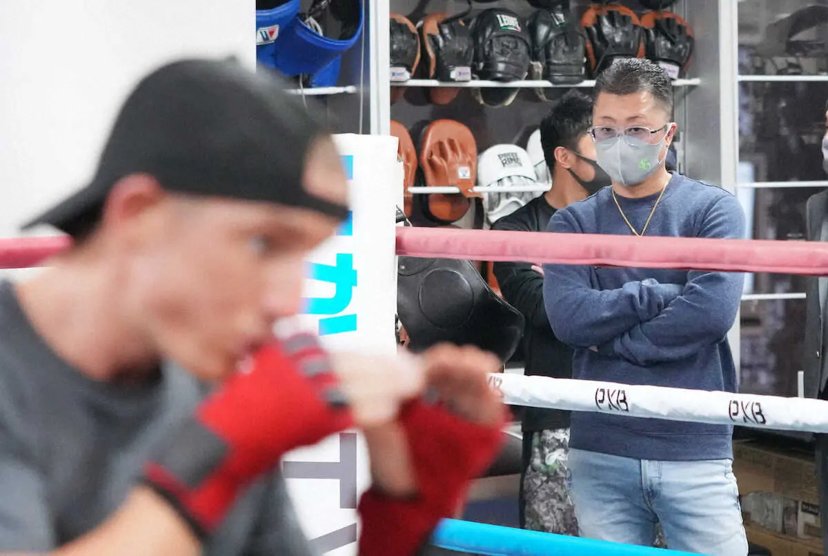 【画像・写真】バトラーの公開練習を尚弥父が視察「想定内。うまいのはうまい」「来てくれれば流れは変わる」