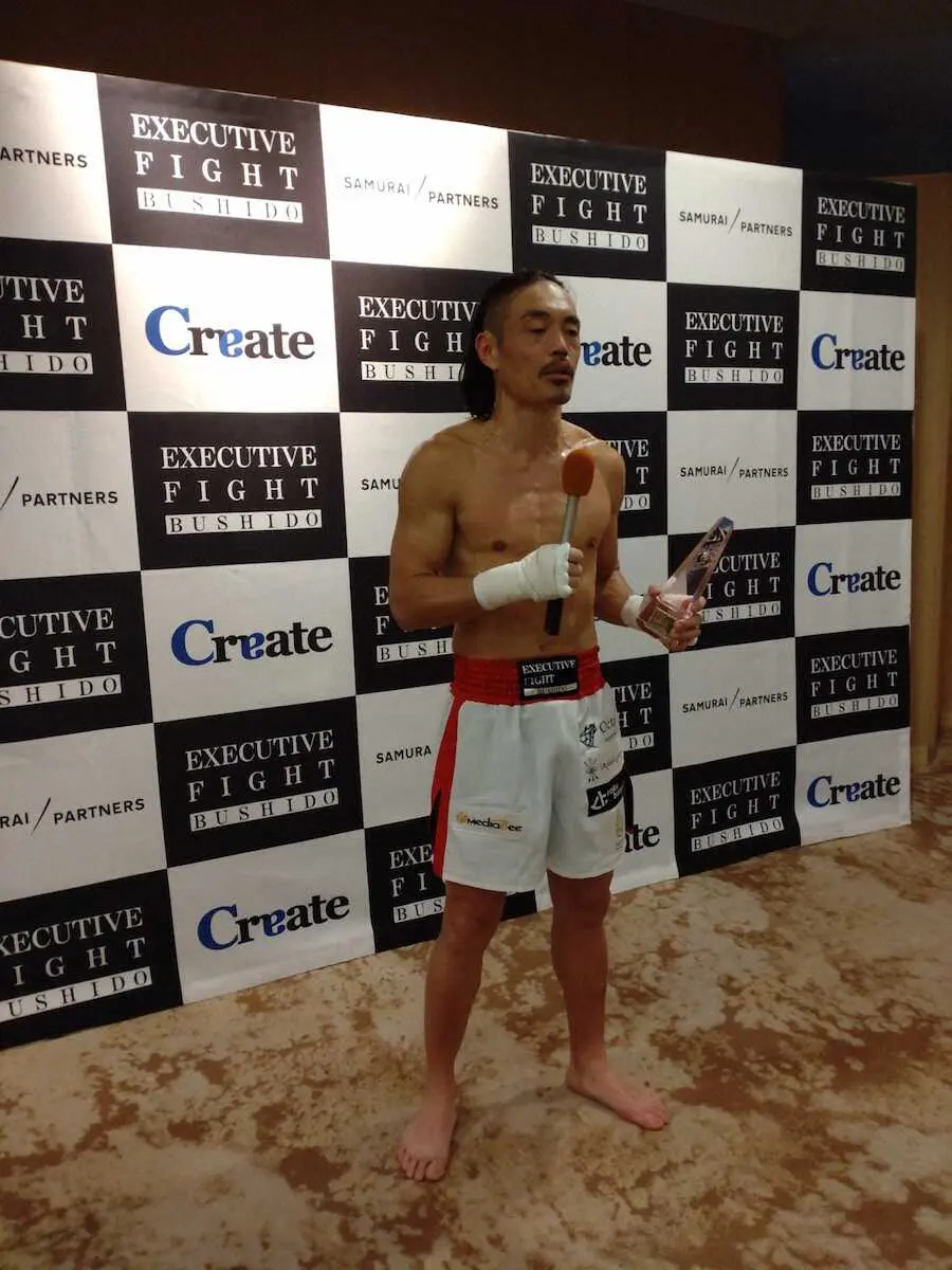 【画像・写真】“元120円Jリーガー”安彦考真がリベンジKO！「カバシ選手強かった。飛びかけた」