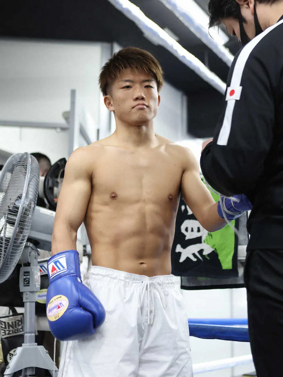 【画像・写真】世界初挑戦の重岡銀次朗が公開練習「5回以内に倒す」　亀田興毅氏は「ボクシング界の顔になる」