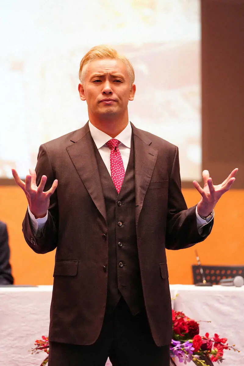 【画像・写真】クールなオカダに王者ジェイ・ホワイト激しく挑発「オカダは子ネズミ」新日本1・4東京ドーム大会前日会見