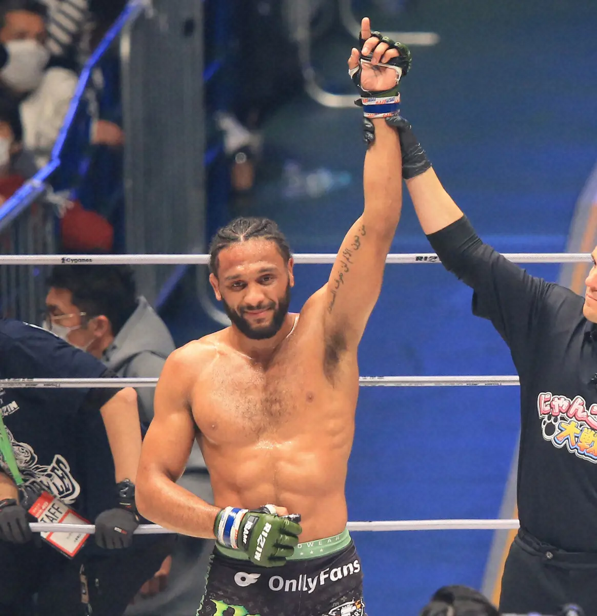 【画像・写真】大みそかのRIZINでメインを務めた選手が日本のとある文房具に大興奮！？「嘘だろ！？マジかよ！！」
