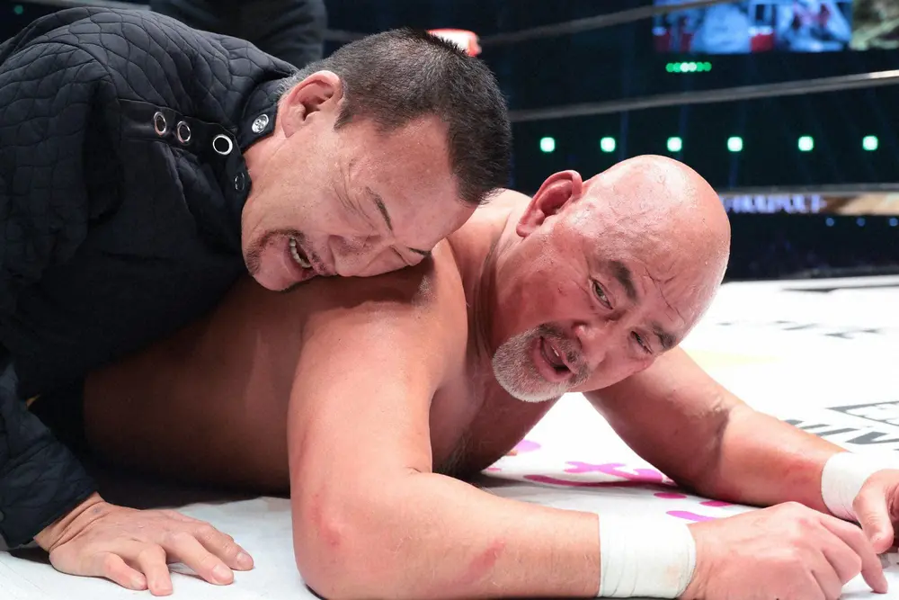 【画像・写真】武藤敬司「39年間」の思い込め…蝶野“惜別STF”で完全燃焼　万感2Sにファン涙「闘魂三銃士永遠に」
