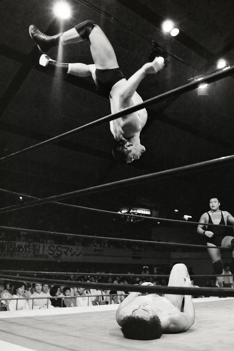 【画像・写真】85年、ムーンサルトを決める武藤敬司（原悦生氏撮影）