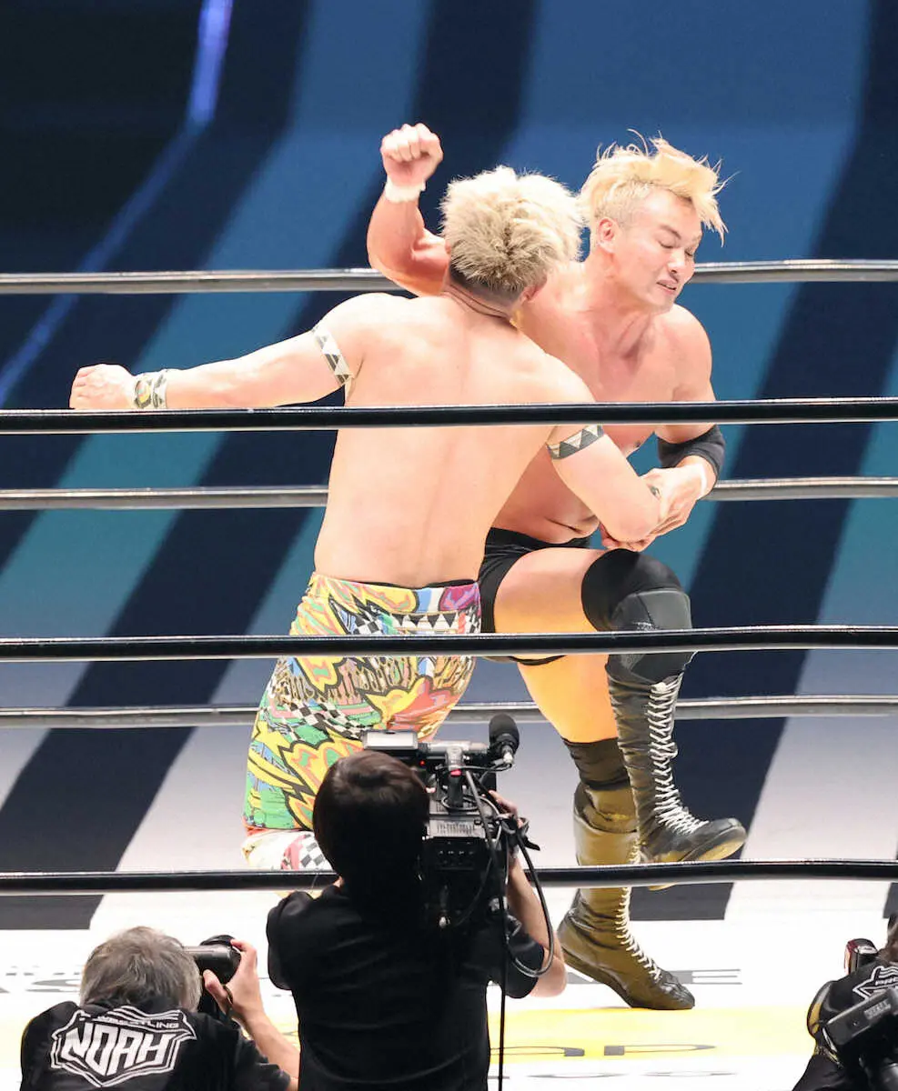 【画像・写真】ノア・清宮　師匠・武藤の得意技見せるもオカダに無念の敗北…試合後は自力で歩けず