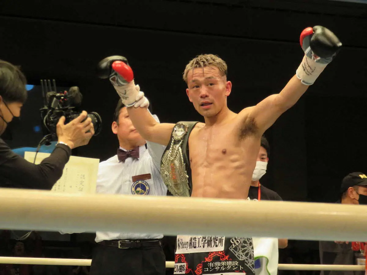 【画像・写真】堤が7回TKO勝ちでV2成功　井上拓真に“挑戦状”「視界に入れてもらえるように」