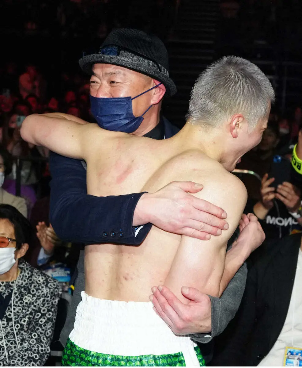 【画像・写真】魔裟斗、天心のボクシングデビュー直後とある人物と遭遇　「倒さないと思っていた」の言葉で試合内容に納得