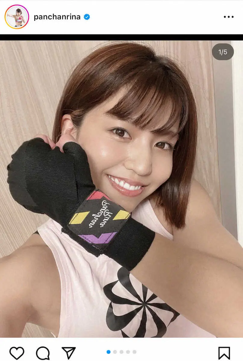 【画像・写真】ぱんちゃん璃奈公式インスタグラム（@panchanrina）から。女性向けのグローブをつけるぱんちゃん