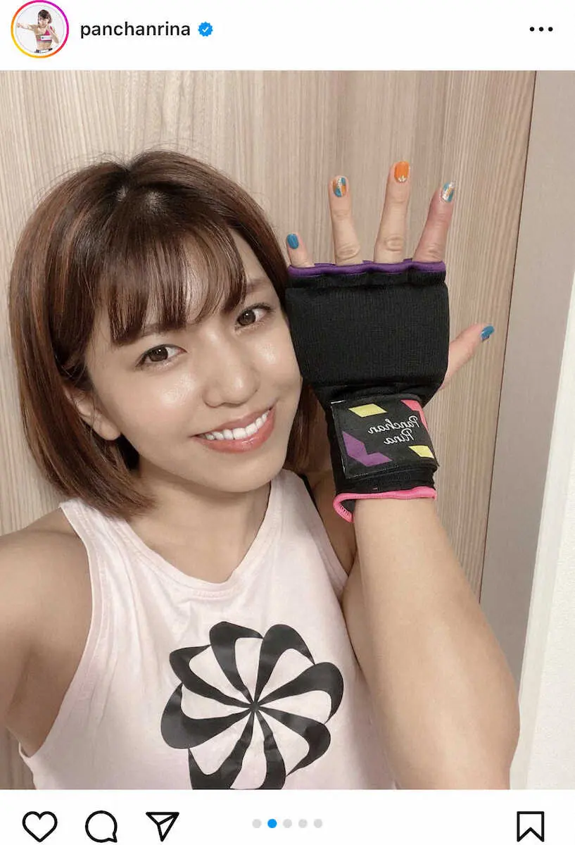 【画像・写真】ぱんちゃん璃奈公式インスタグラム（@panchanrina）から。女性向けのグローブをつけるぱんちゃん