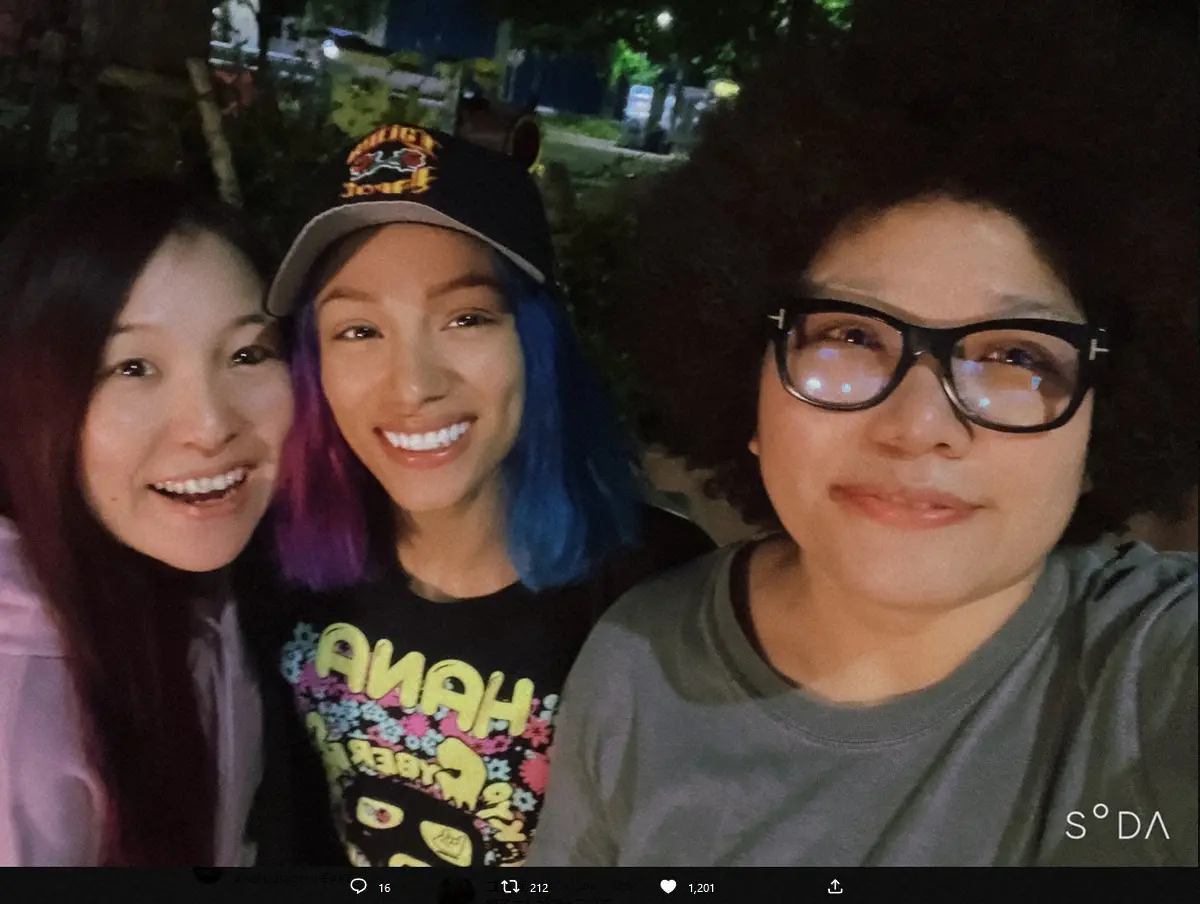 【画像・写真】木村響子さんのツイッター（@kimurarock）から。（左から）ジャングル叫女、メルセデス・モネ、木村響子さん