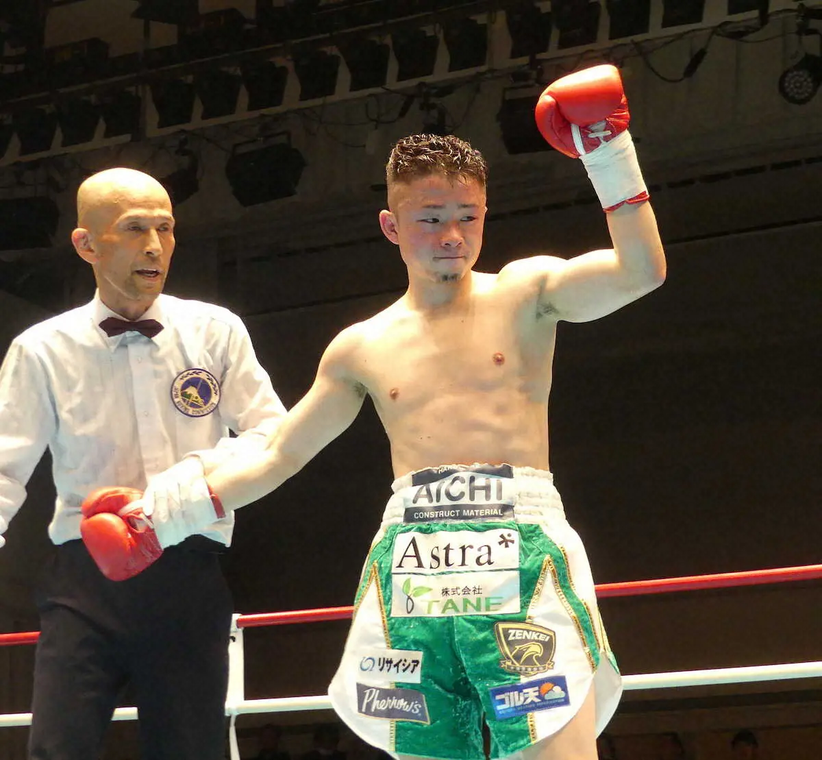 【画像・写真】ボクシング石沢　体重超過から約1年2カ月ぶり再起戦で5回KO勝利「久々のリングで勝てたので良かった」