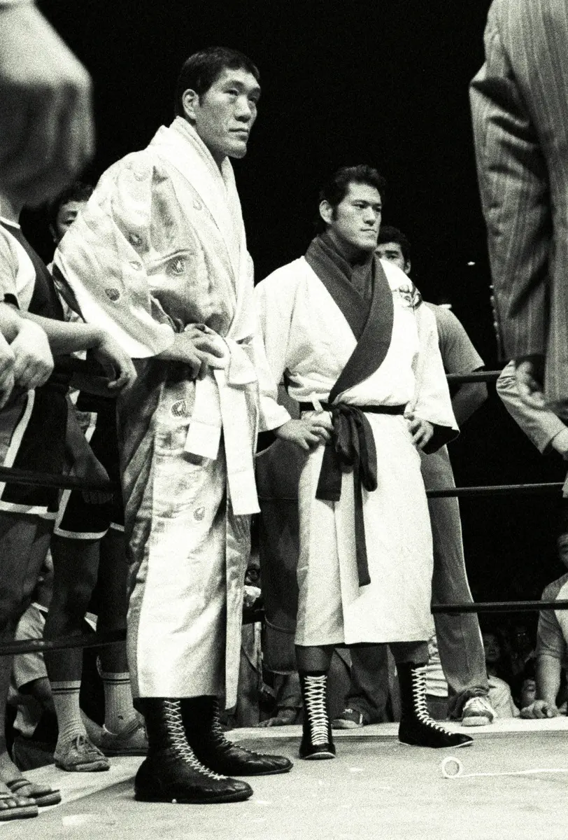 1979年、夢のオールスター戦でジャイアント馬場（左）とアントニオ猪木が最後のタッグ（撮影・原悦生）