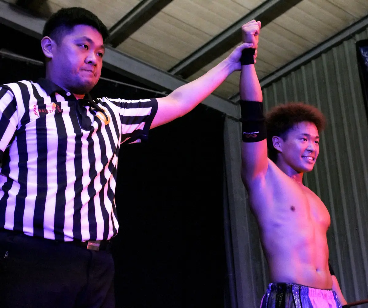 【画像・写真】人生初の海外で勝利したドラゴン・ダイヤ（右）（撮影・酒井卓也）