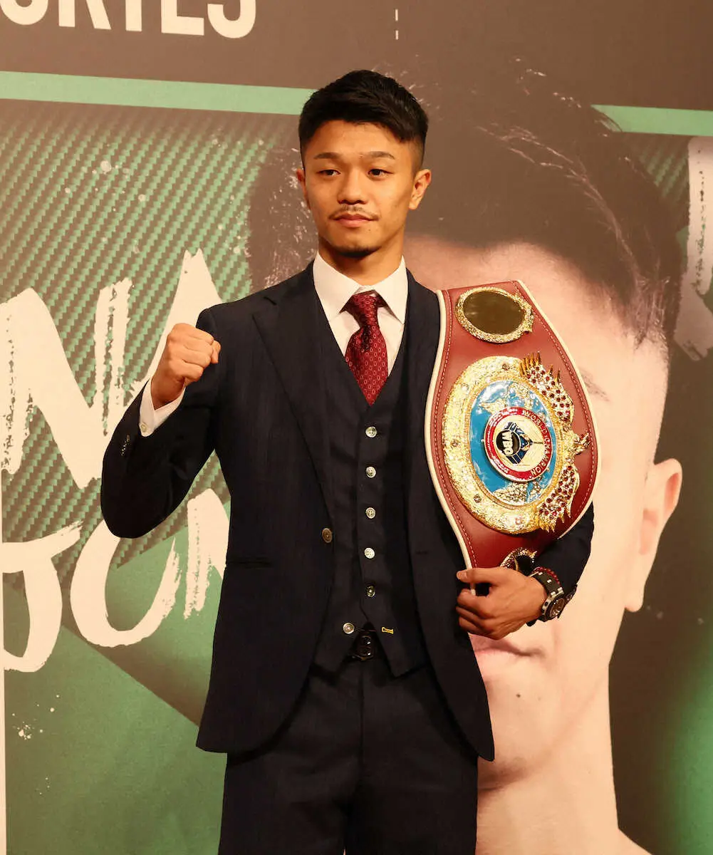 【画像・写真】フォトセッションでポーズを決める中谷潤人（撮影・西海健太郎）