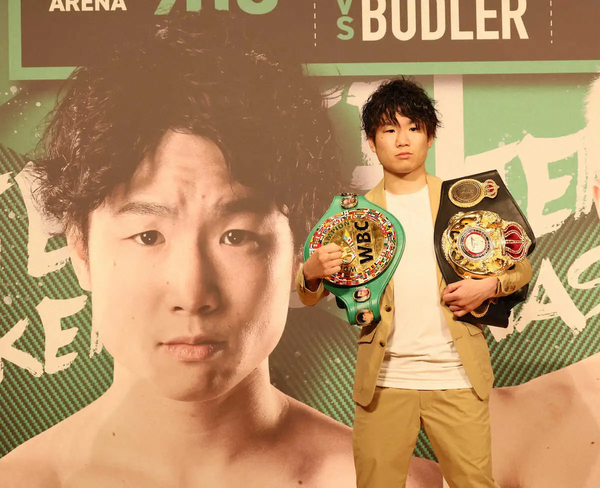 【画像・写真】フォトセッションでポーズを決める寺地拳四朗（撮影・西海健太郎）