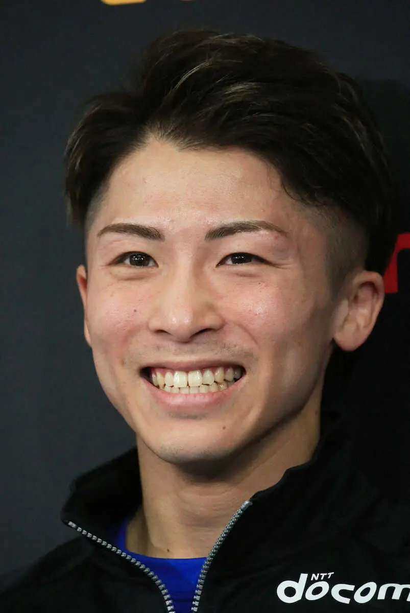 【画像・写真】4階級制覇の井上は腫れもない顔で一夜明け会見を行う　（撮影・西川祐介）