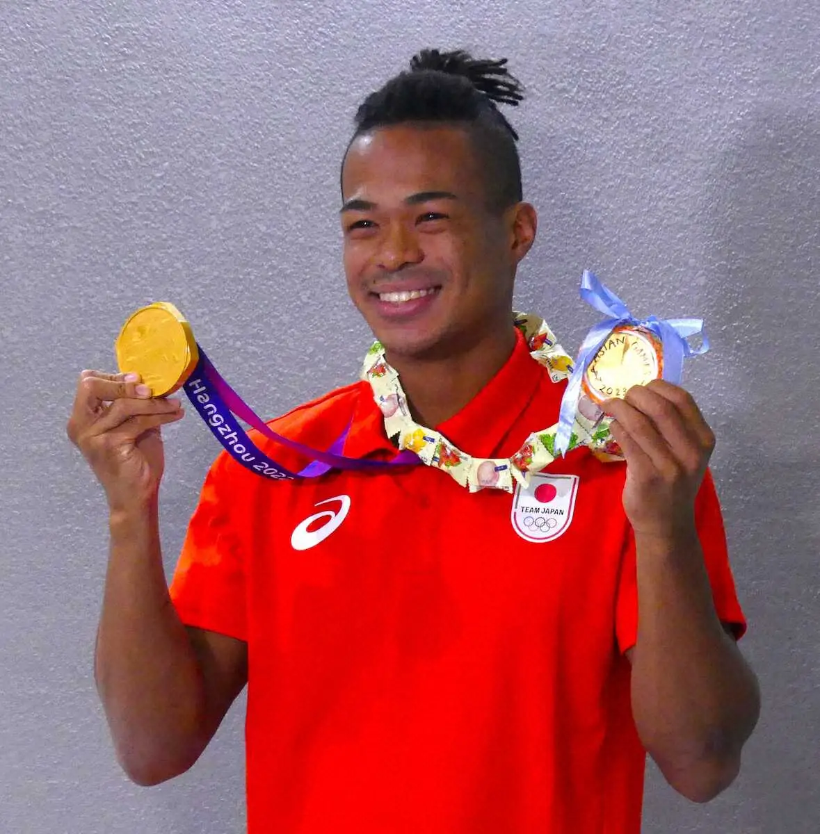 【画像・写真】ボクシング・岡沢セオン「パリ五輪では絶対頂点に立ちたい」金メダル獲得のアジア大会から帰国