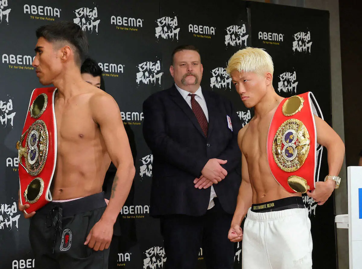 【画像・写真】ダニエル・パラダレス（左）をにらむ重岡銀（撮影・藤山　由理）