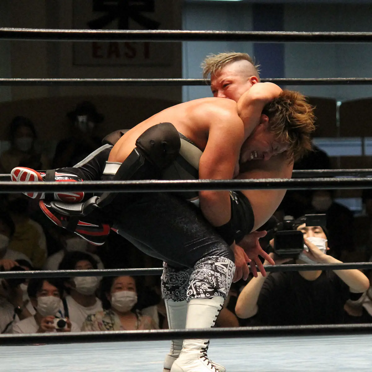 【画像・写真】師匠である山本KID徳郁さんから伝授されたK.I.Dを決めるフジタ“Jr”ハヤト（C）GODBLESS