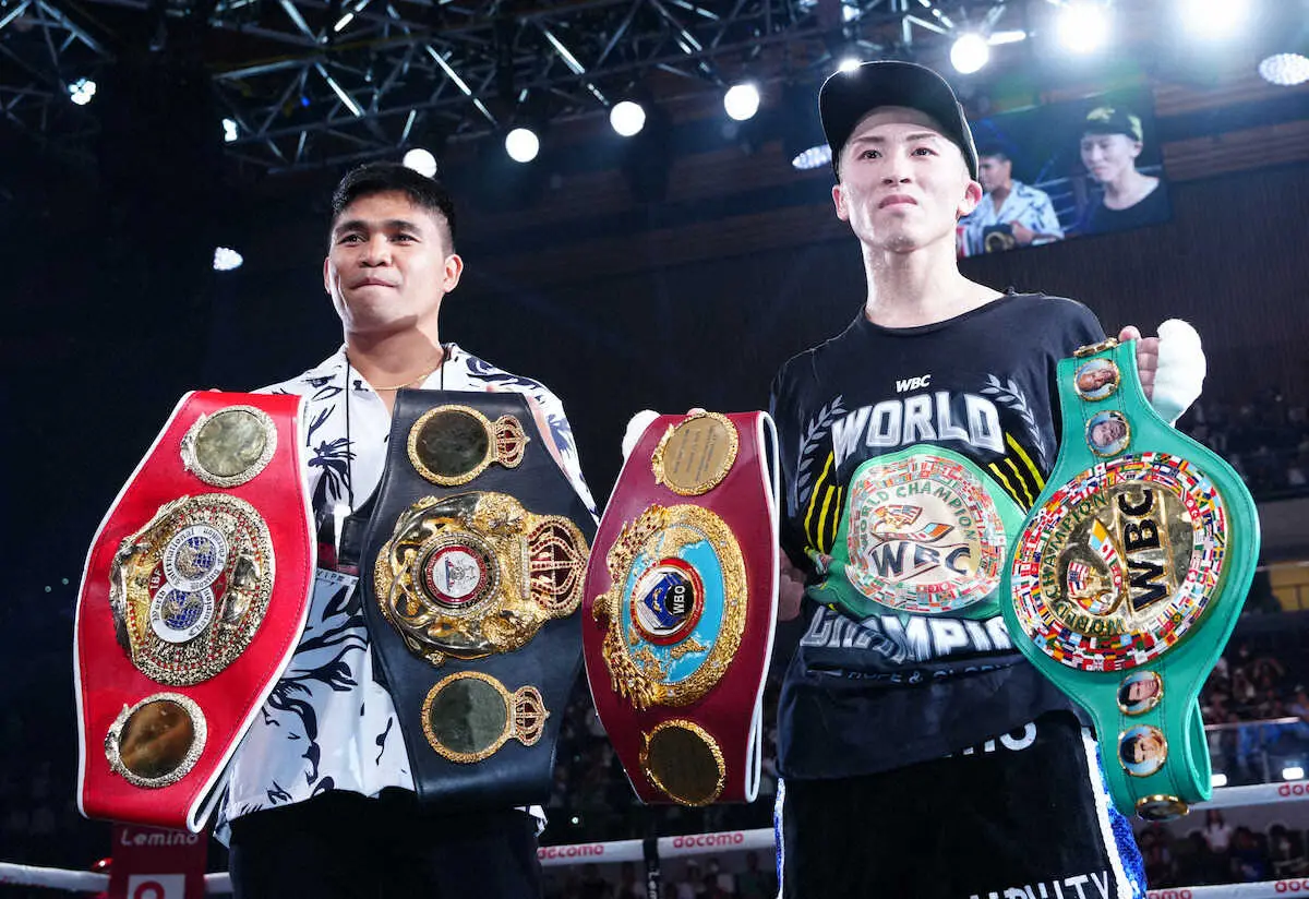 【画像・写真】WBA＆IBF統一世界王者のタパレス（左）と並ぶWBC＆WBO統一世界王者の井上（撮影・島崎　忠彦）