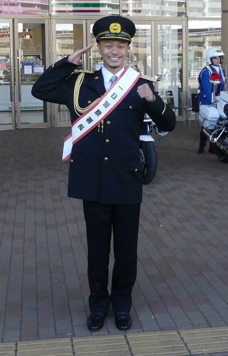 【画像・写真】WBO世界スーパーフライ級王者・中谷潤人が一日警察署長　次戦でのバンタム級転級示唆も