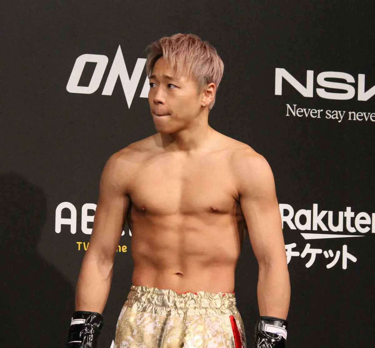 【画像・写真】世界タイトルマッチへ仕上げた体を披露した武尊（撮影・酒井卓也）