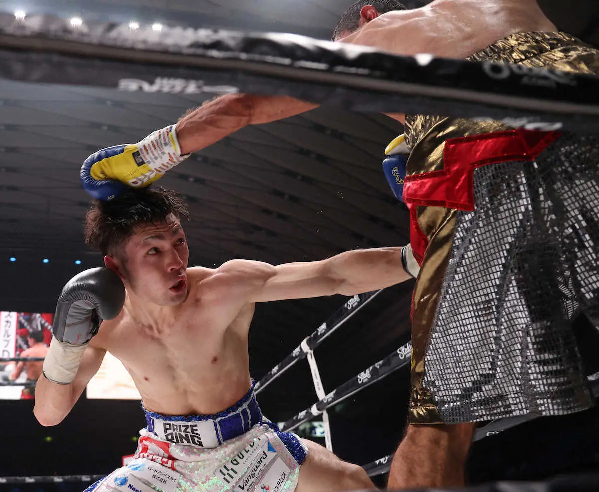 【画像・写真】6R、ダラキアン（右）を攻める阿久井（撮影・北條貴史）