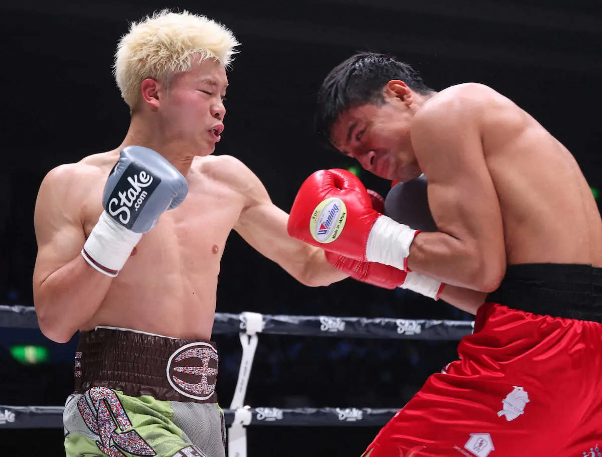 【画像・写真】2R、ロブレス（右）を攻める那須川（撮影・北條貴史）