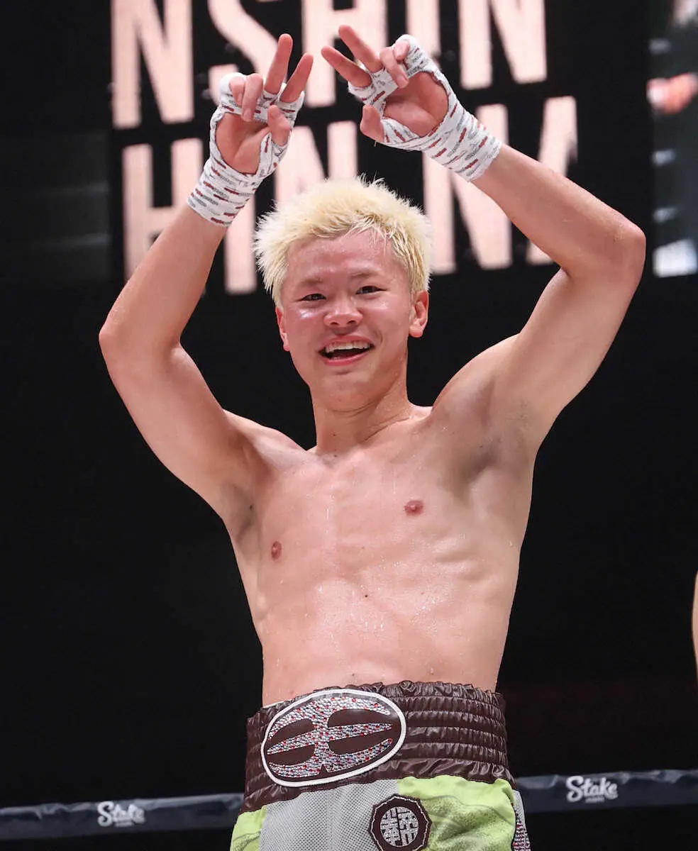 【画像・写真】TKO勝ちに笑顔の那須川（撮影・北條貴史）