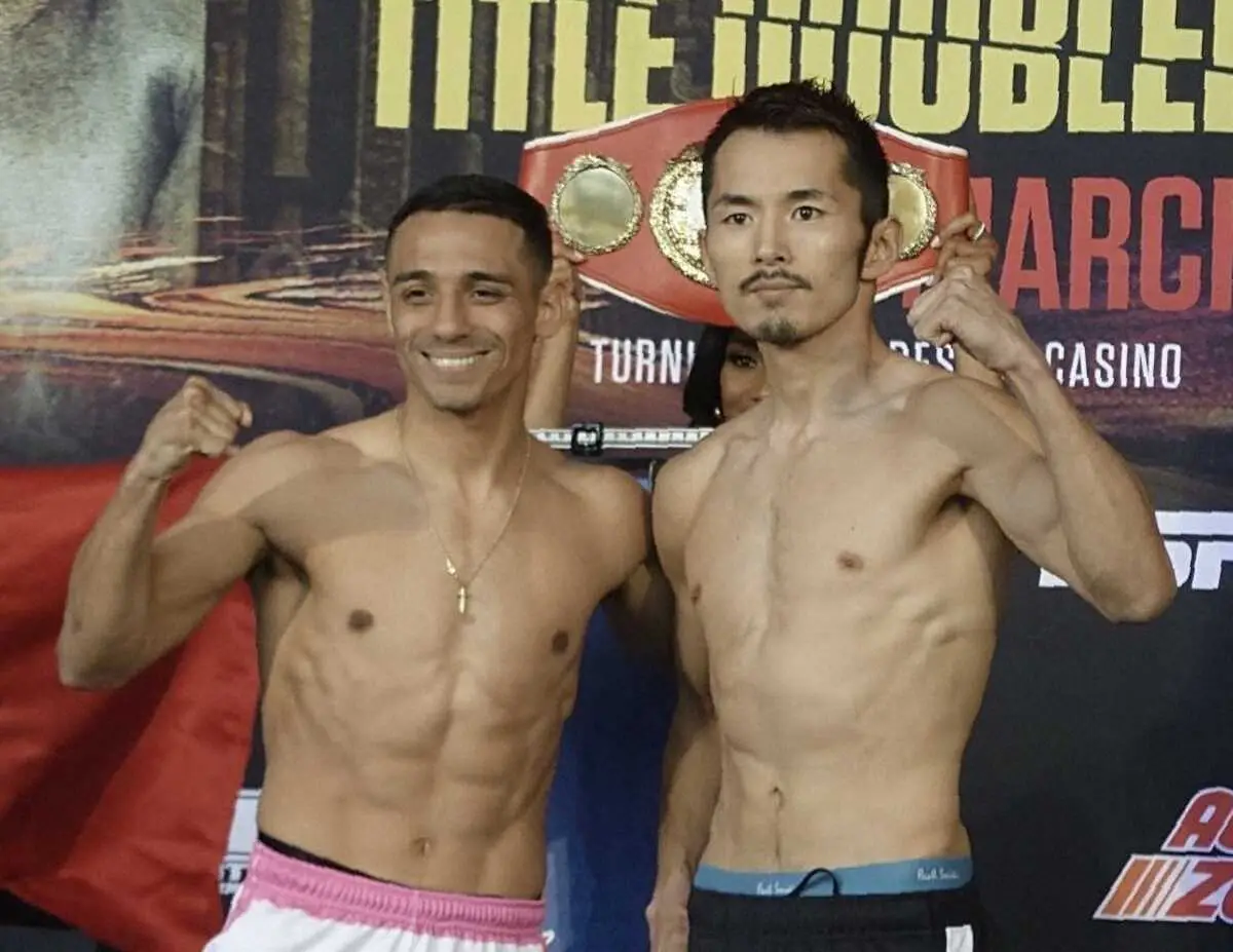 【画像・写真】【ボクシング】世界初挑戦の阿部麗也が前日計量パス　ベルトを指さしにやり「明日ロペスをぶっ倒す」