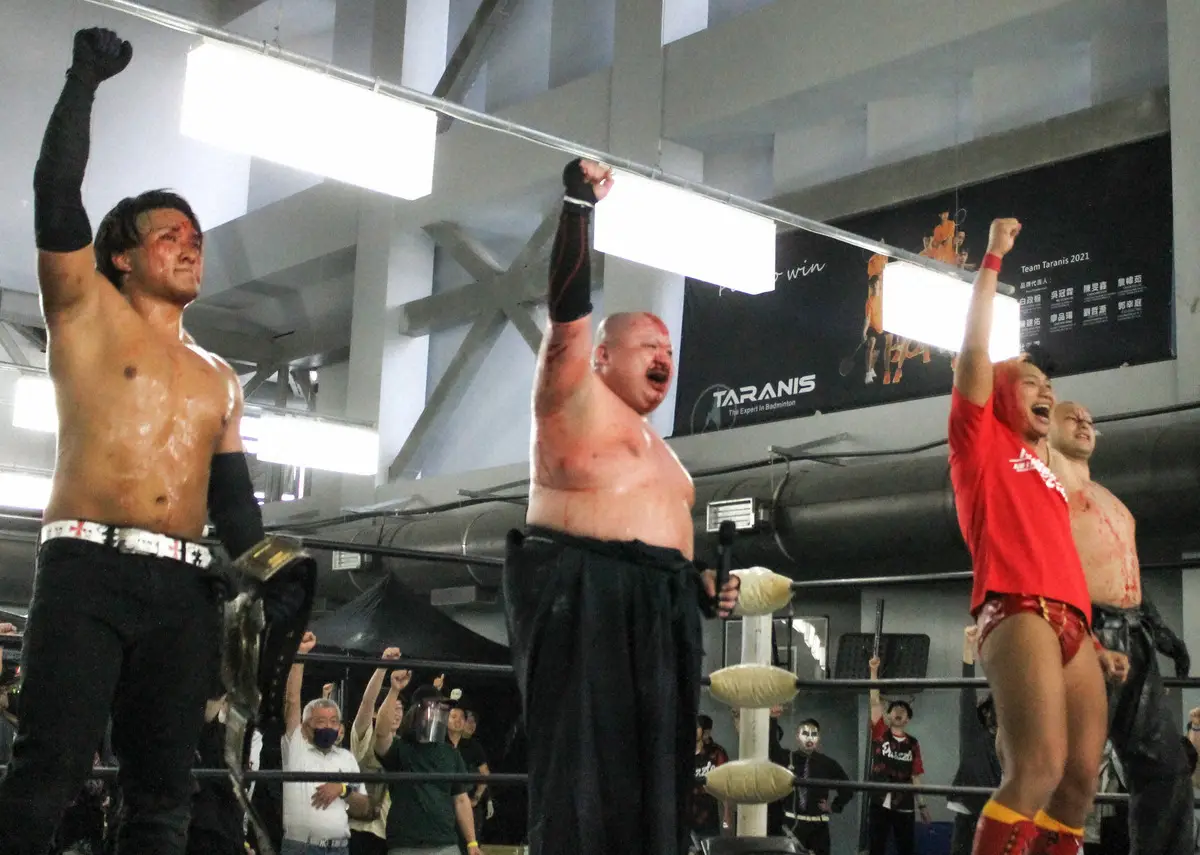 【画像・写真】【大日本】現地ファン大熱狂！台湾初の蛍光灯デスマッチ制したアブドーラ・小林が締めた「愛してまーす！」