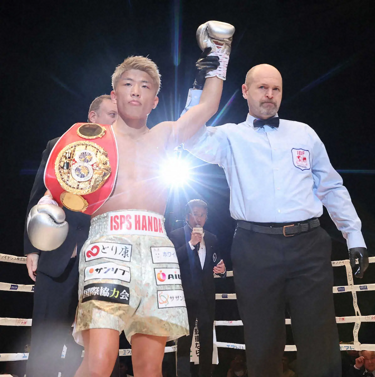 【画像・写真】王者・重岡銀次朗ワンパンKO　最初の有効打が決定打！2ラウンド左ボディーで決めた2度目防衛