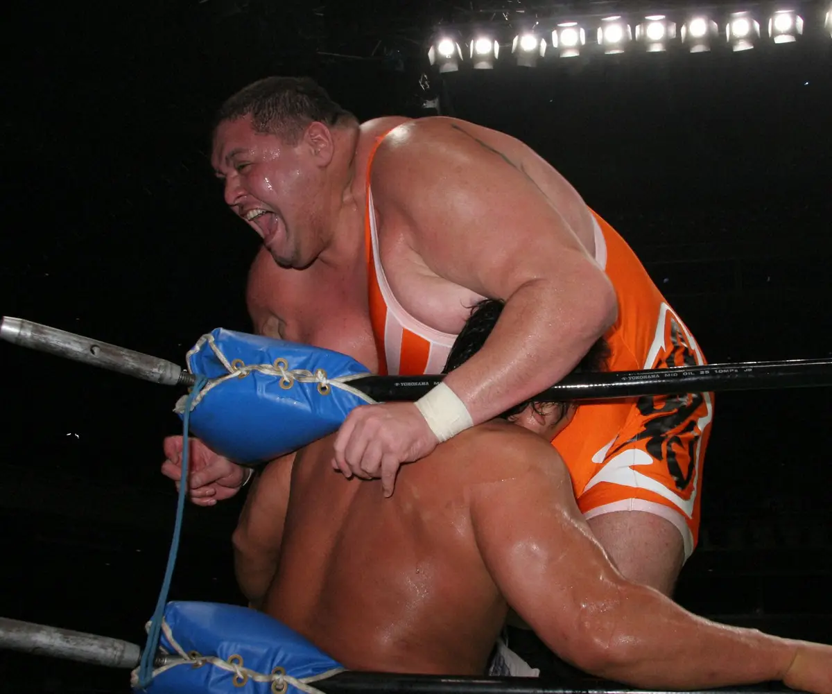 【画像・写真】プロレスリング・ノア　曙さんの追悼セレモニー、丸藤が遺影を持って10カウントゴング