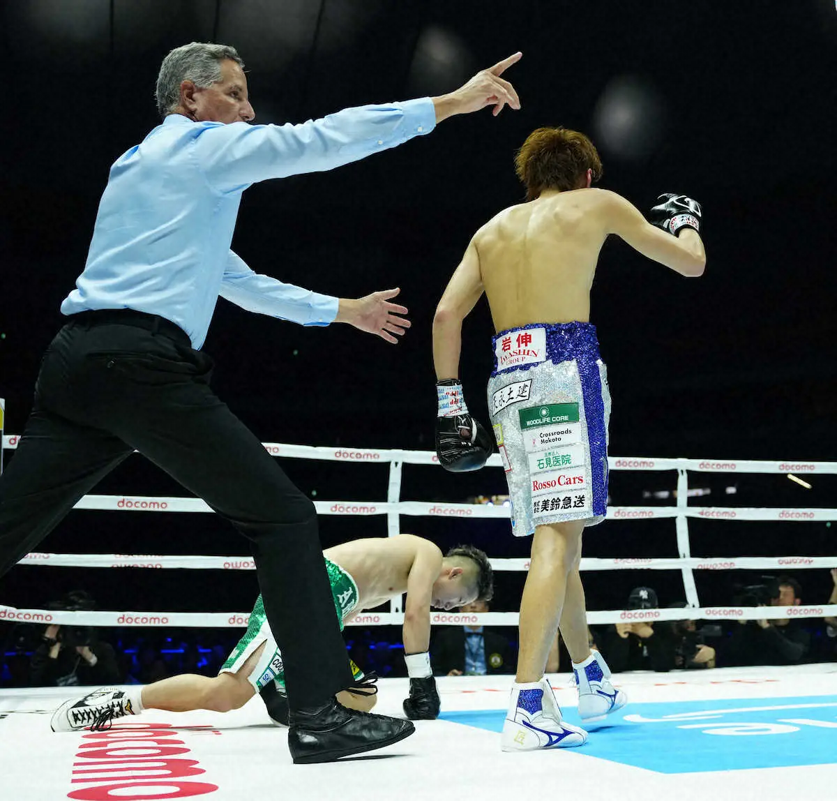 【画像・写真】井上拓真　初回に左ジャブでダウン奪われる…東京ドーム騒然、ファン衝撃「油断してた？」