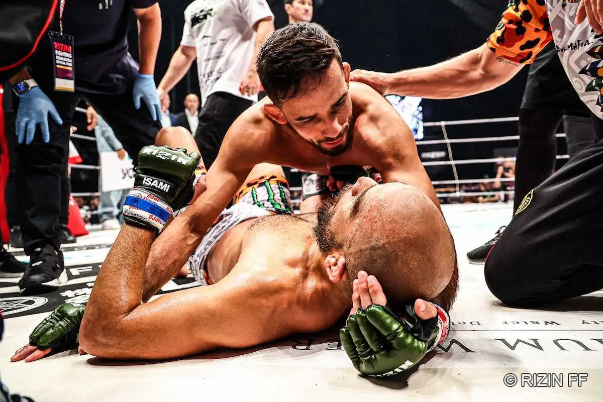 【画像・写真】【RIZIN47】元王者対決はクレベルが電光石火の足関節でアーチュレッタに勝利