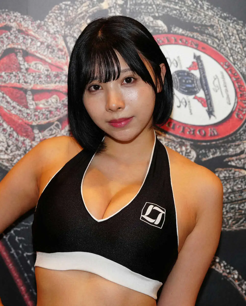 【画像・写真】＜井岡・マルティネス＞ラウンドガールの三橋くん（撮影・島崎忠彦）