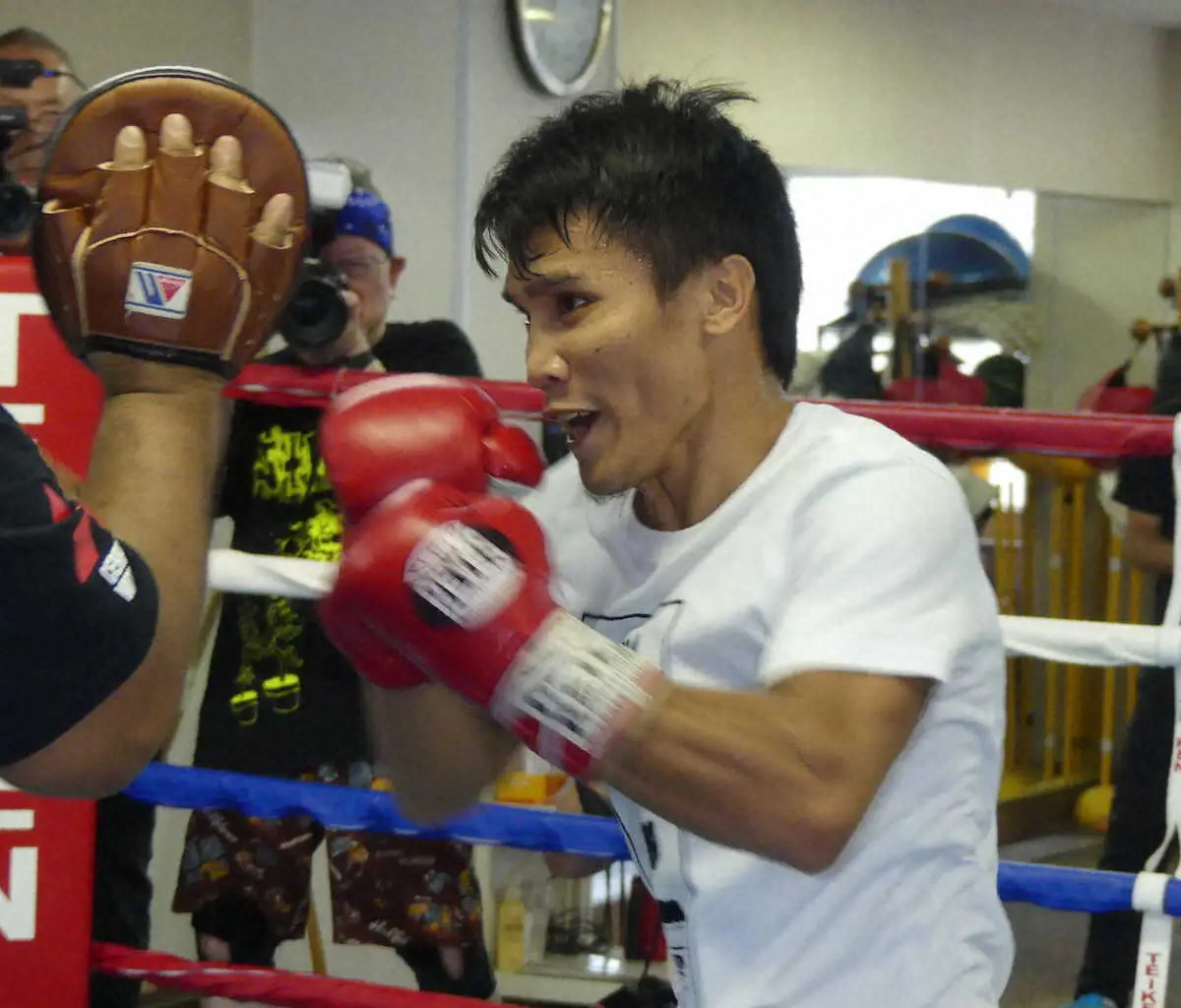 【画像・写真】アストロラビオ　都内で公開練習　パッキャオからのアドバイスでベルト奪取へ　中身は「秘密」