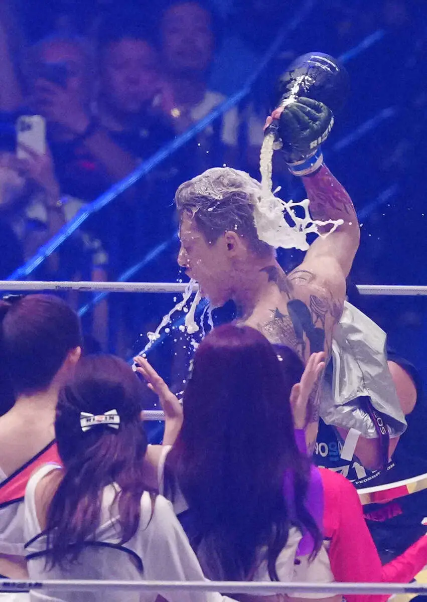 【画像・写真】【RIZIN】平本蓮　朝倉未来に衝撃138秒TKO勝利！遺恨精算で歓喜の涙…「引退しないでください」