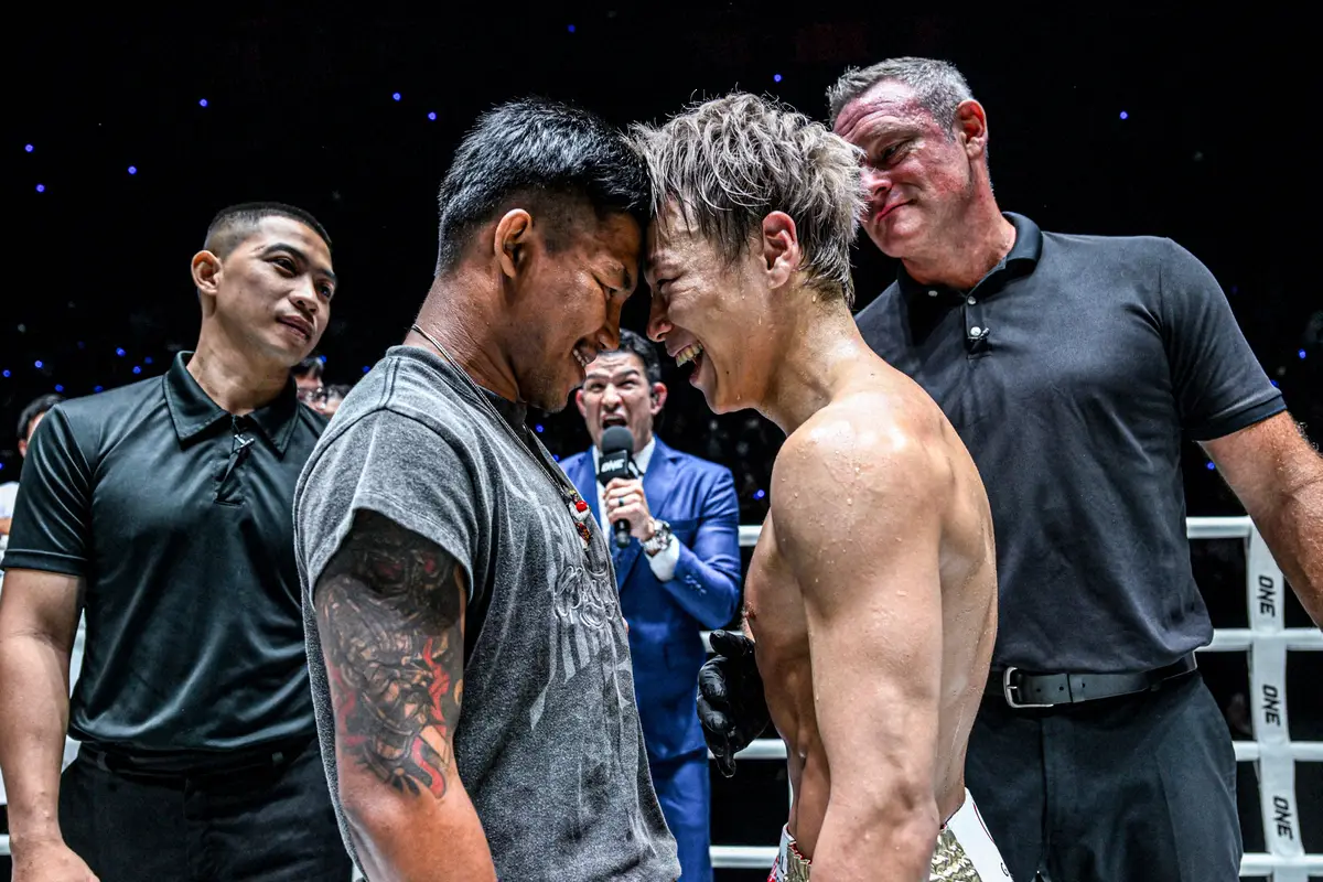 【画像・写真】ロッタンと武尊（右）の危険なフェースオフ。(C) ONE Championship