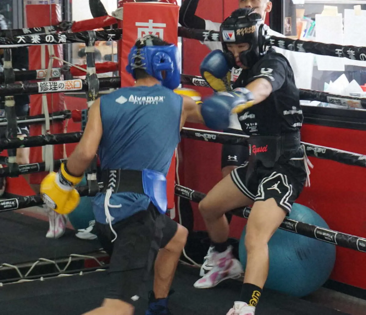 【画像・写真】12・21静岡でプロ3戦目に臨む森脇龍星がIBF世界フライ級王者と公開スパー「しっかり勝ちます」