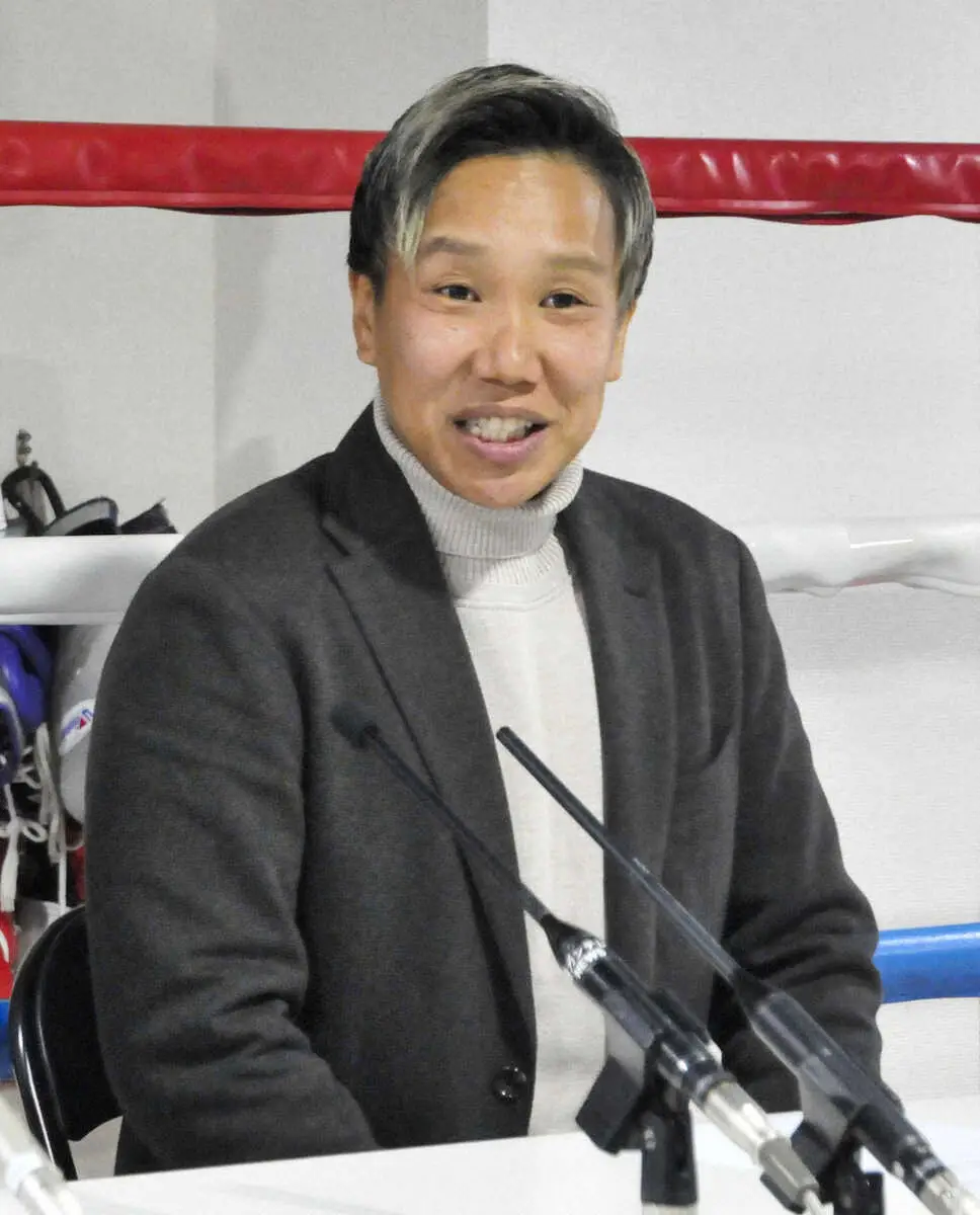 【画像・写真】記者会見で現役引退を表明する真道ゴー