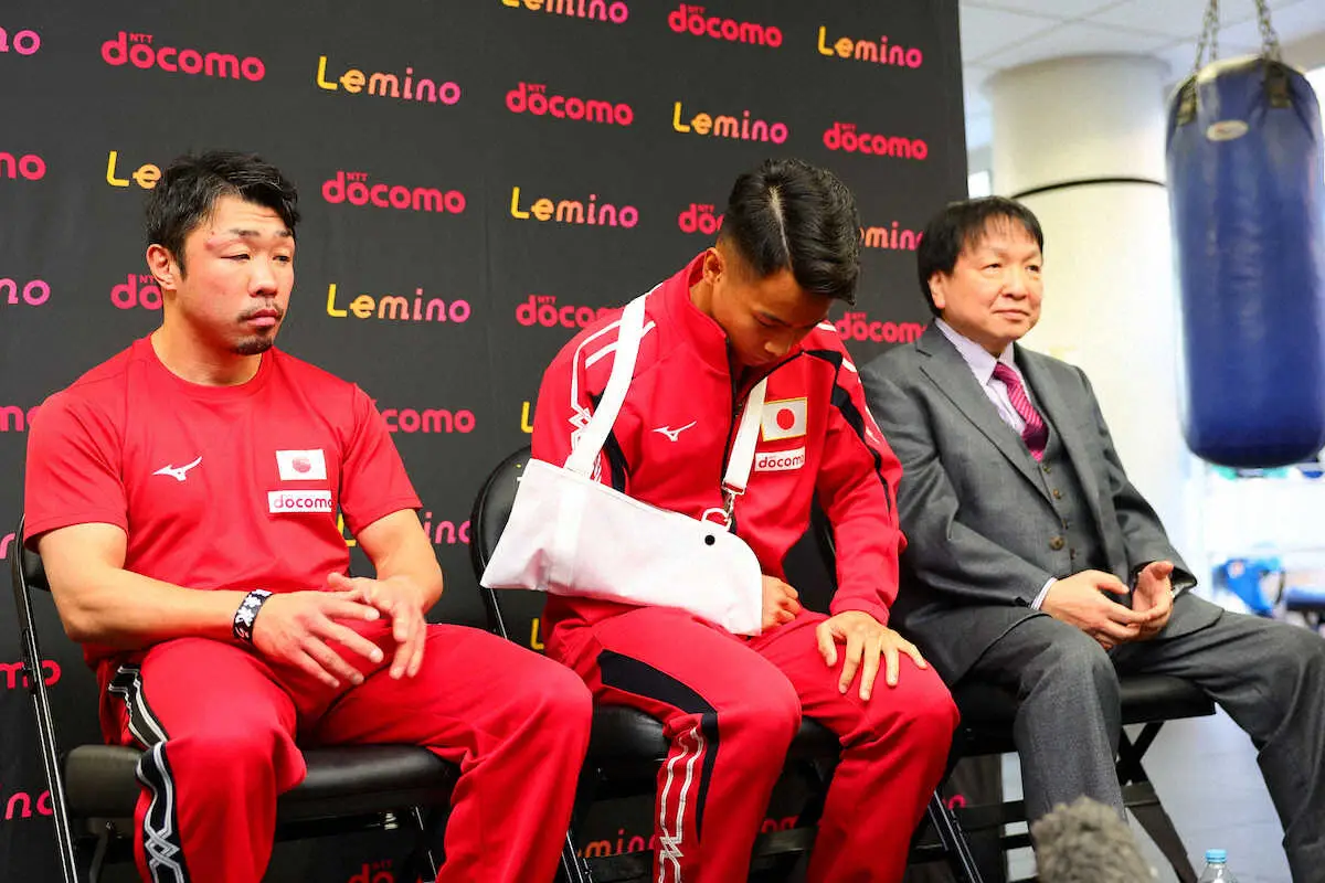 【画像・写真】＜大橋ジム武居会見＞1月に予定していた試合が中止となり謝罪した武居（中央）（撮影・藤山　由理）　