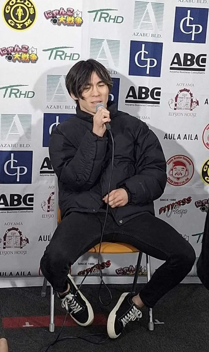 【画像・写真】前スーパー・フェザー級王者レオナ・ペタスが乱入 宮田体制を猛烈批判