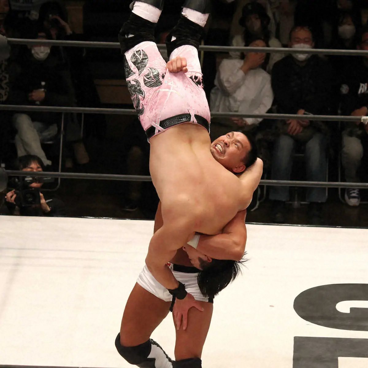 【画像・写真】中嶋勝彦　ノーザンライトボムでT―Hawkとの激闘制す！試合後GLEATへ「言いたいことある…」