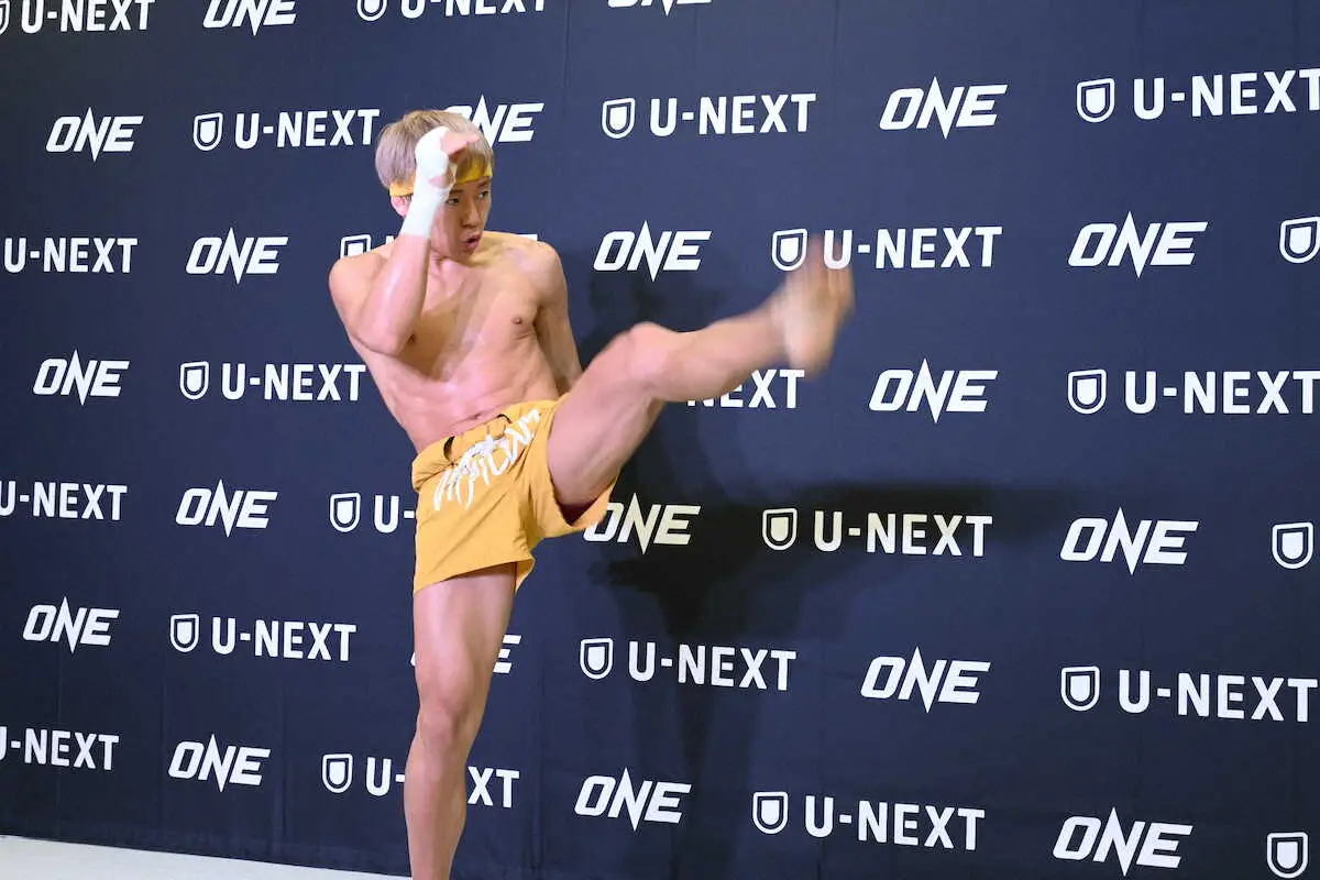 【画像・写真】武尊　吉田沙保里さんと衝撃のミット打ち　“霊長類最強”実感「ギャー！って言ってますけど体幹が凄すぎ」