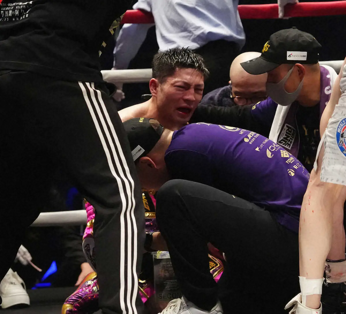 【画像・写真】WBA王座陥落のユーリ　口元3センチ以上切れ病院へ直行…会見行われず　無念の12回TKO負け