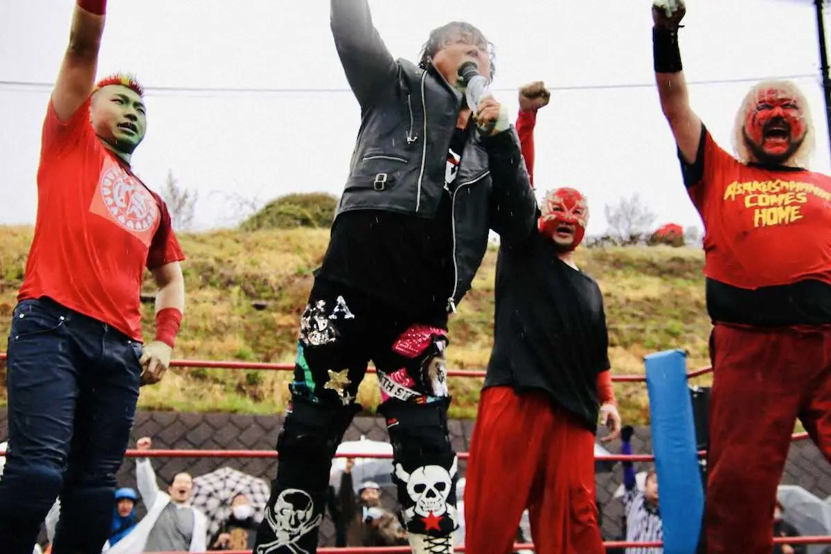 【画像・写真】大仁田厚「偉大なレスラーがいたことを忘れないで」　山梨の英雄・ジャンボ鶴田さん25周年追善試合