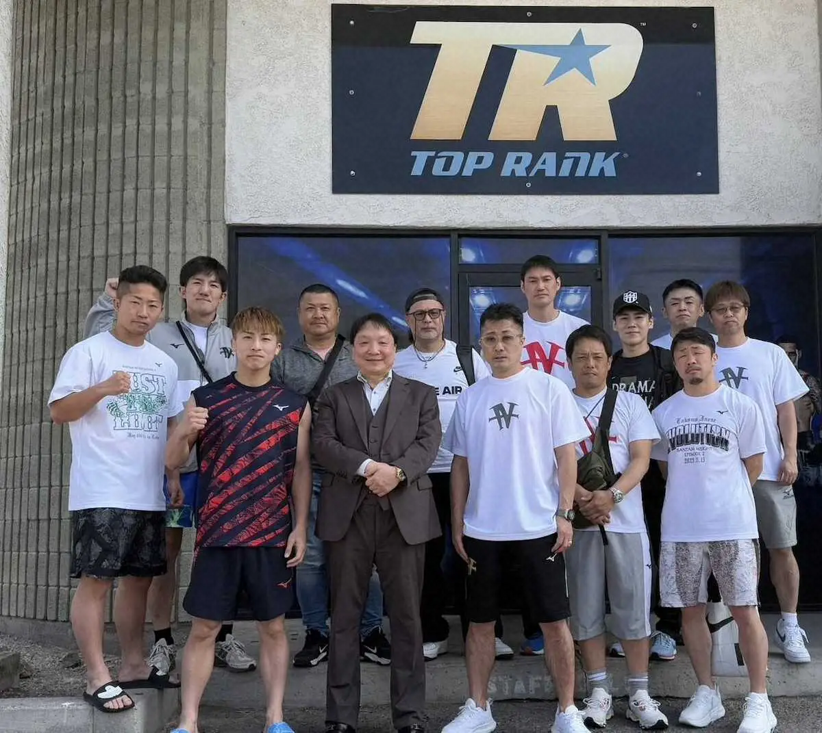 【画像・写真】尚弥ベガス戦へ　大橋会長ら後発隊が合流　1週間後の決戦へトップランク社は「モンスターの舞台は整った」