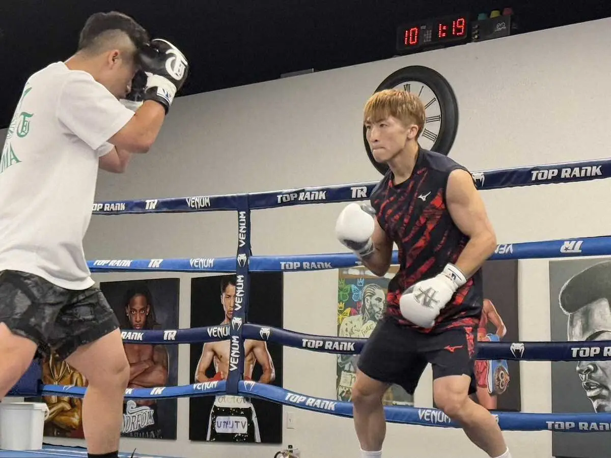 【画像・写真】拓真（左）とマスボクシングを行う井上尚弥（大橋ジム提供）